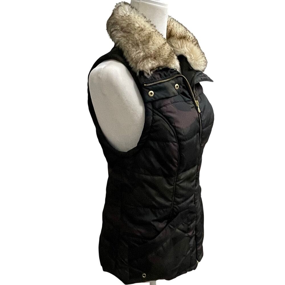 Maurice’s Camo Faux Fur Collar Full Zip Puffer Vest Sz S  Green Burgundy Black